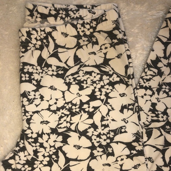Old Navy Mid Rise Printed Jersey Leggings - Picture 3 of 6